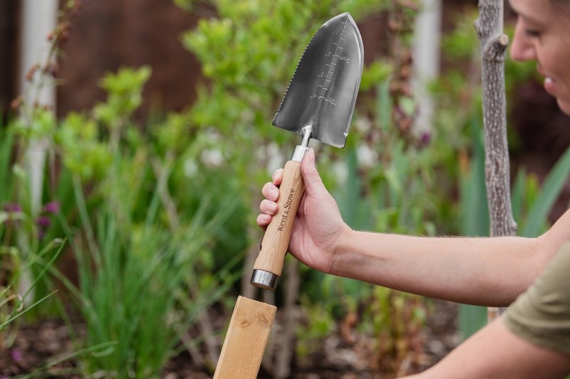 Kent & Stowe Stainless Steel Long Handled Trowel FSC